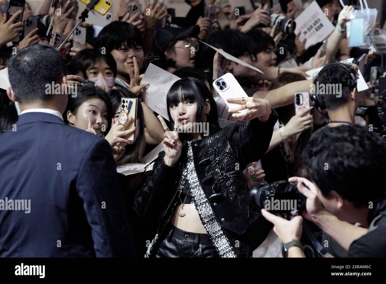 BLACKPINK Lisa dating rumors editorial guide
